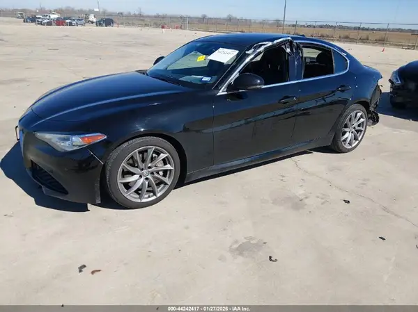 ZARFAEBN0H7536484 2017 ALFA ROMEO GIULIA - Image 2