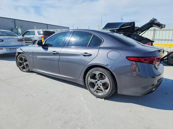 ZARFAEBN0H7537067 2017 ALFA ROMEO GIULIA - Image 2