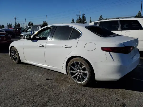 ZARFAEBN0H7550417 2017 ALFA ROMEO GIULIA - Image 2