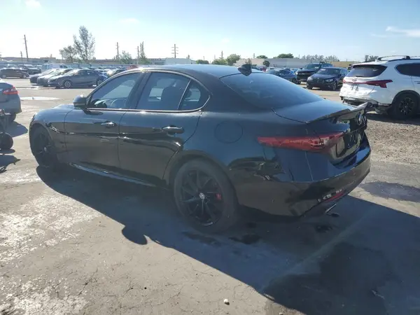 ZARFAEBN0H7551809 2017 ALFA ROMEO GIULIA - Image 2