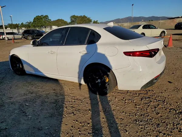 ZARFAEBN0H7554919 2017 ALFA ROMEO GIULIA - Image 2