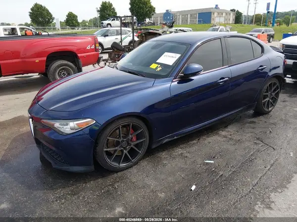 ZARFAEBN0H7555889 2017 ALFA ROMEO GIULIA - Image 2