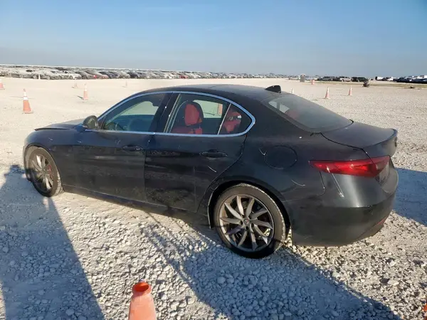 ZARFAEBN0H7556475 2017 ALFA ROMEO GIULIA - Image 2