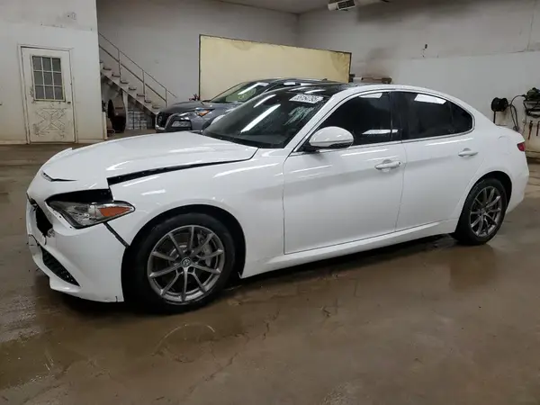 ZARFAEBN0J7563609 2018 ALFA ROMEO GIULIA - Image 1