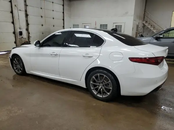 ZARFAEBN0J7563609 2018 ALFA ROMEO GIULIA - Image 2