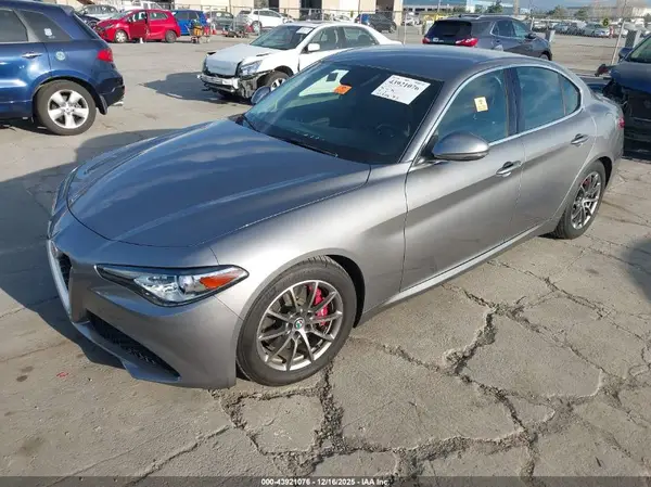 ZARFAEBN0J7565375 2018 ALFA ROMEO GIULIA - Image 2
