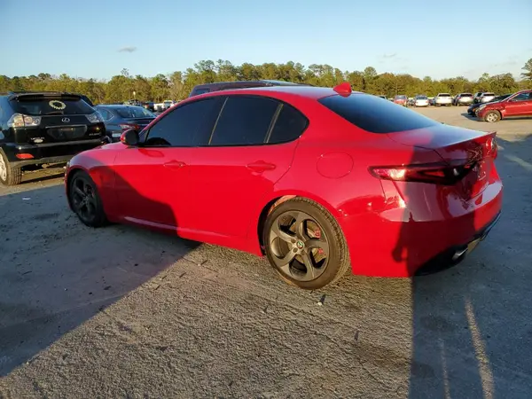 ZARFAEBN0J7565862 2018 ALFA ROMEO GIULIA - Image 2