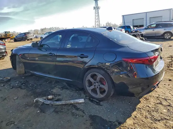 ZARFAEBN0J7572097 2018 ALFA ROMEO GIULIA - Image 2