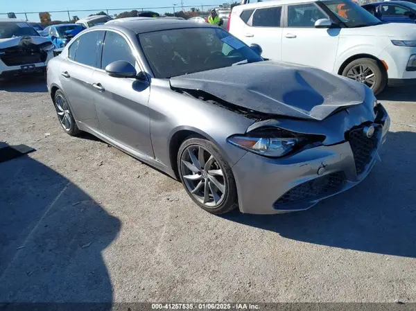 ZARFAEBN0J7575095 2018 ALFA ROMEO GIULIA - Image 1