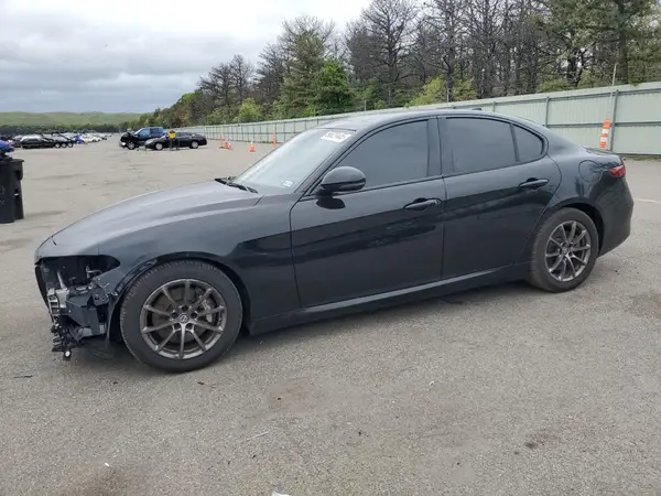 ZARFAEBN0J7581463 2018 ALFA ROMEO GIULIA - Image 1