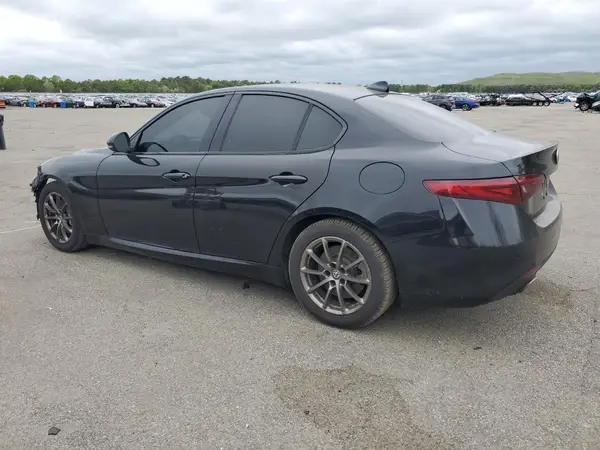 ZARFAEBN0J7581463 2018 ALFA ROMEO GIULIA - Image 2