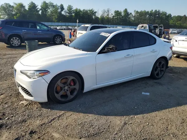 ZARFAEBN0J7581656 2018 ALFA ROMEO GIULIA - Image 1