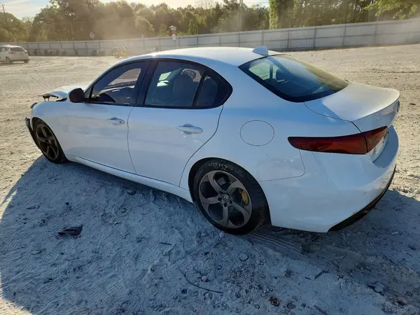 ZARFAEBN0J7593046 2018 ALFA ROMEO GIULIA - Image 2