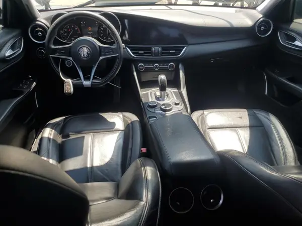 ZARFAEBN0J7593662 2018 ALFA ROMEO GIULIA - Image 8