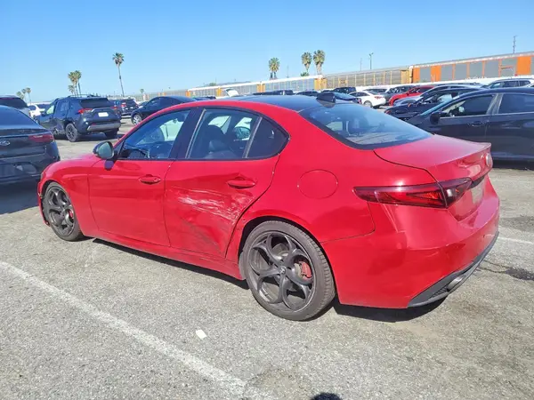 ZARFAEBN0J7597405 2018 ALFA ROMEO GIULIA - Image 2
