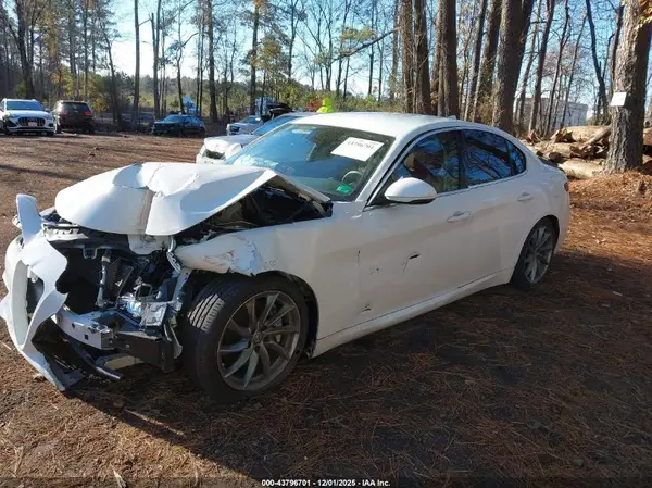 ZARFAEBN1H7535053 2017 ALFA ROMEO GIULIA - Image 2
