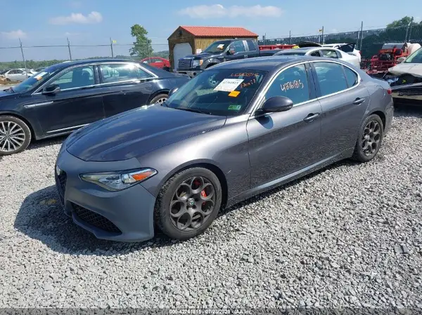 ZARFAEBN1H7545694 2017 ALFA ROMEO GIULIA - Image 2