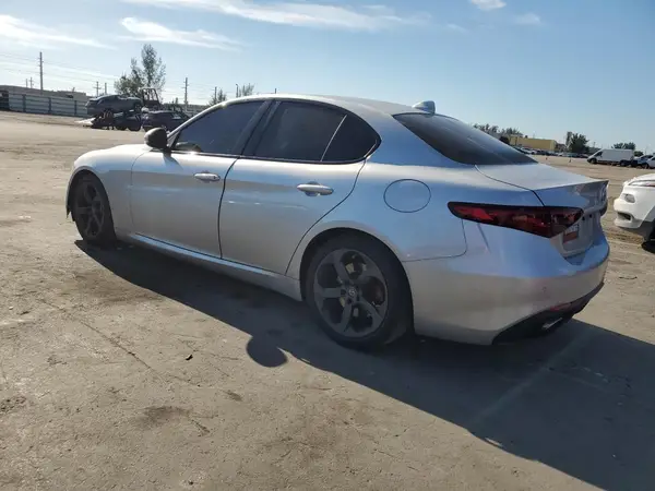 ZARFAEBN1H7552435 2017 ALFA ROMEO GIULIA - Image 2
