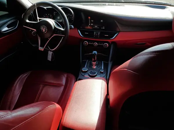 ZARFAEBN1H7552435 2017 ALFA ROMEO GIULIA - Image 8