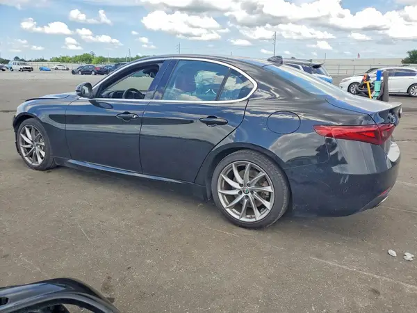ZARFAEBN1H7556128 2017 ALFA ROMEO GIULIA - Image 2