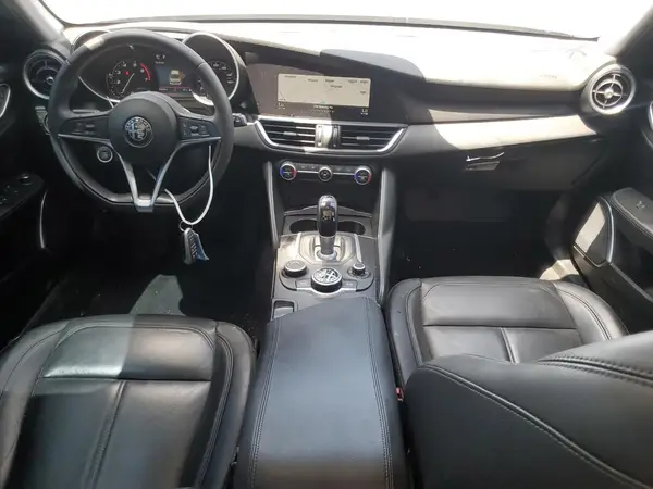 ZARFAEBN1J7576966 2018 ALFA ROMEO GIULIA - Image 8