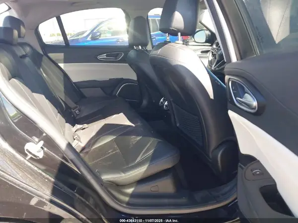 ZARFAEBN1J7580516 2018 ALFA ROMEO GIULIA - Image 8