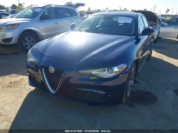 ZARFAEBN1J7592164 2018 ALFA ROMEO GIULIA - Image 2