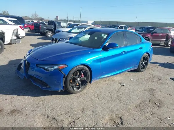 ZARFAEBN1J7592813 2018 ALFA ROMEO GIULIA - Image 2