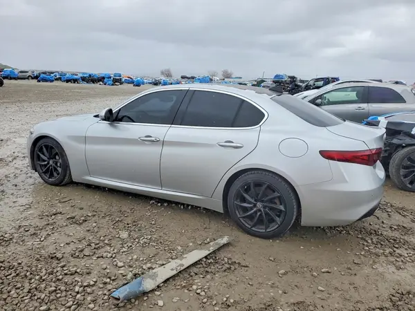 ZARFAEBN2H7539967 2017 ALFA ROMEO GIULIA - Image 2