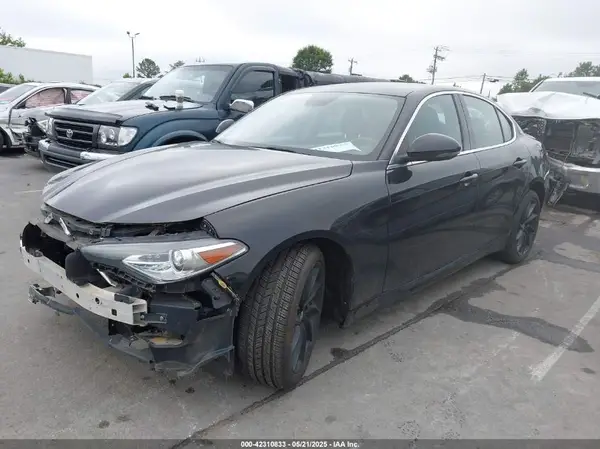 ZARFAEBN2H7546529 2017 ALFA ROMEO GIULIA - Image 2