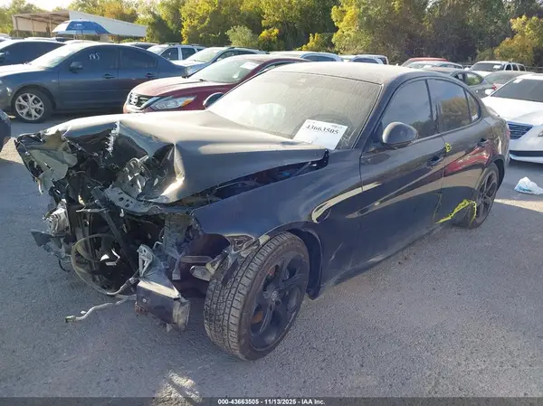 ZARFAEBN2H7547342 2017 ALFA ROMEO GIULIA - Image 2