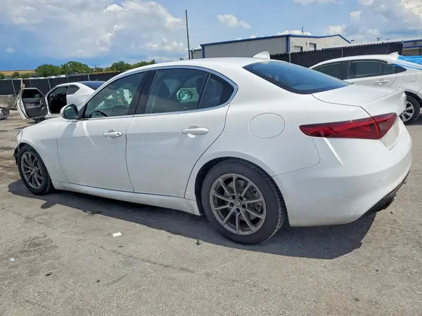 ZARFAEBN2H7552220 2017 ALFA ROMEO GIULIA - Image 2