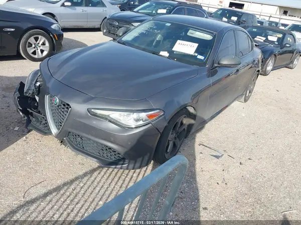 ZARFAEBN2H7555960 2017 ALFA ROMEO GIULIA - Image 2