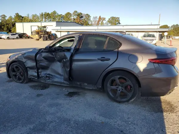ZARFAEBN2J7566012 2018 ALFA ROMEO GIULIA - Image 2