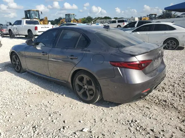 ZARFAEBN2J7566110 2018 ALFA ROMEO GIULIA - Image 2