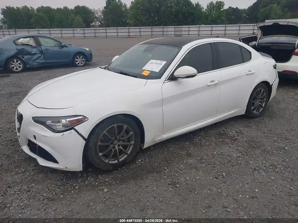 ZARFAEBN2J7566267 2018 ALFA ROMEO GIULIA - Image 2