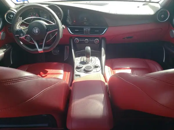 ZARFAEBN2J7576586 2018 ALFA ROMEO GIULIA - Image 8