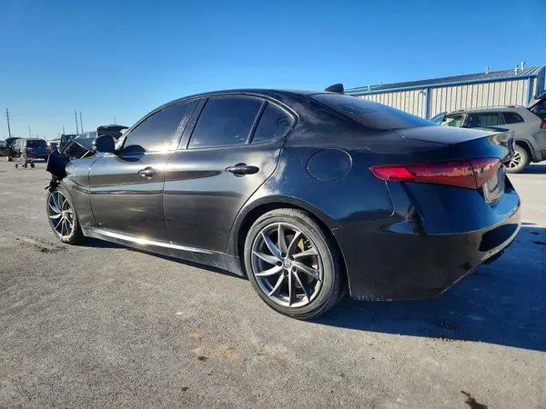 ZARFAEBN3H7535944 2017 ALFA ROMEO GIULIA - Image 2