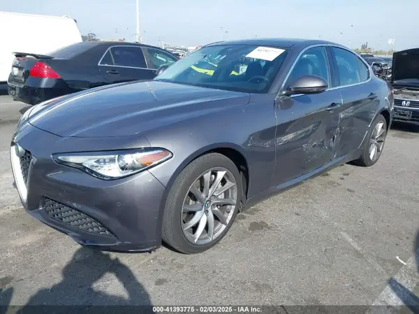 ZARFAEBN3H7536740 2017 ALFA ROMEO GIULIA - Image 2