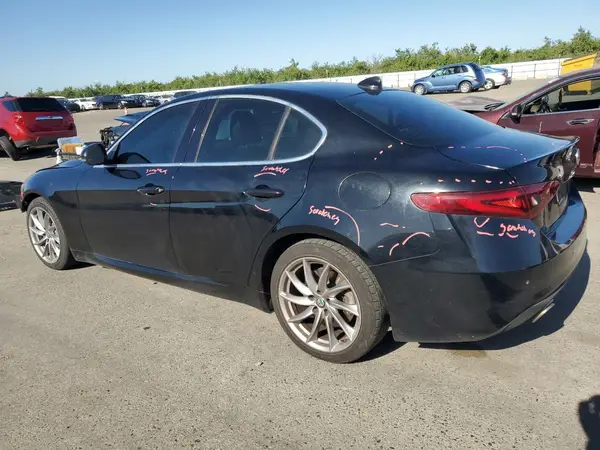 ZARFAEBN3H7536754 2017 ALFA ROMEO GIULIA - Image 2