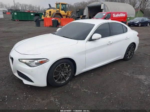 ZARFAEBN3H7543199 2017 ALFA ROMEO GIULIA - Image 2