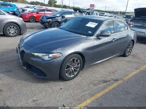 ZARFAEBN3H7551867 2017 ALFA ROMEO GIULIA - Image 2
