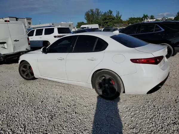 ZARFAEBN3H7555143 2017 ALFA ROMEO GIULIA - Image 2