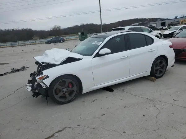 ZARFAEBN3J7569887 2018 ALFA ROMEO GIULIA - Image 1