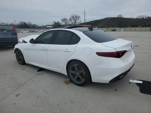 ZARFAEBN3J7569887 2018 ALFA ROMEO GIULIA - Image 2