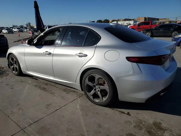 ZARFAEBN3J7578282 2018 ALFA ROMEO GIULIA - Image 2