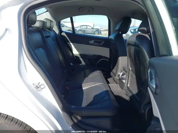 ZARFAEBN3J7593722 2018 ALFA ROMEO GIULIA - Image 8