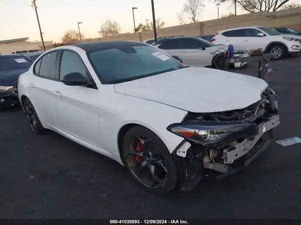 ZARFAEBN3J7594451 2018 ALFA ROMEO GIULIA - Image 1