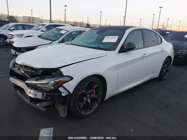 ZARFAEBN3J7594451 2018 ALFA ROMEO GIULIA - Image 2