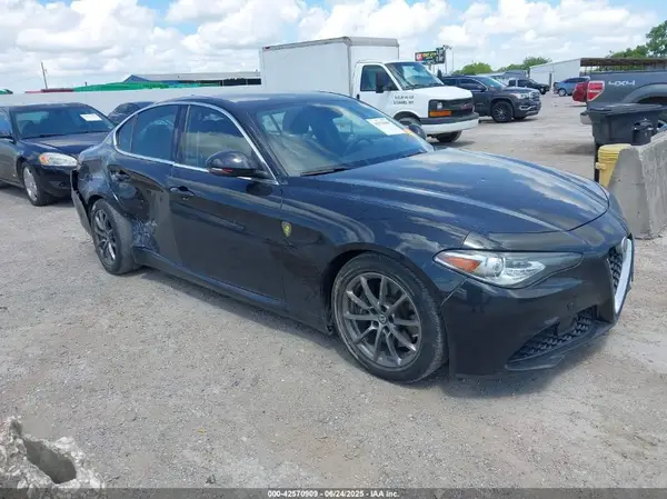 ZARFAEBN4J7566092 2018 ALFA ROMEO GIULIA - Image 1